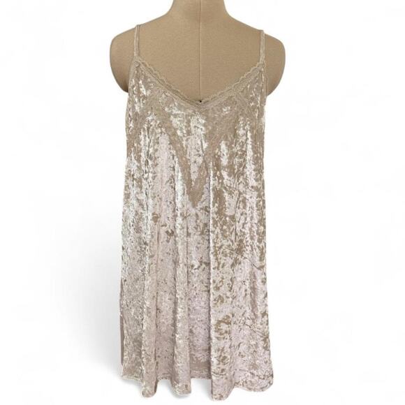 no brand Dresses & Skirts - IJoah cream/white velour velvet slip dress with lace trim, size M